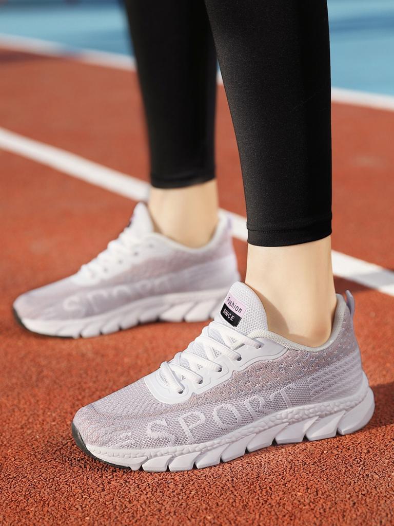 Running Shoes Large Size Women's Shoes Summer New Lightweight Breathable Sports Shoes Shock-absorbing Soft-soled Fly-woven Mesh Running Shoes