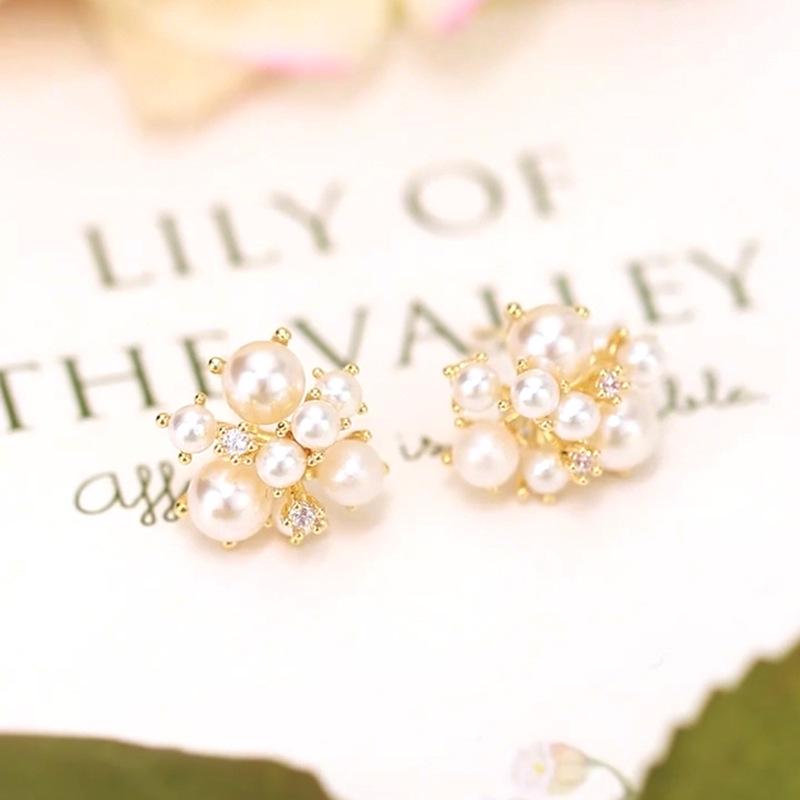 2025 Retro French Pearl & Floral Stud Earrings - High-End Light Luxury Ear Jewelry for Women