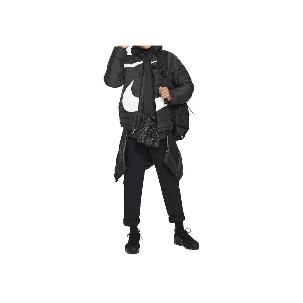 Nike Daunenjacke mit großem Logoprint auf der Brust und Stehkragen Langarm Kinderjacken Schwarz NY2342016GS-002