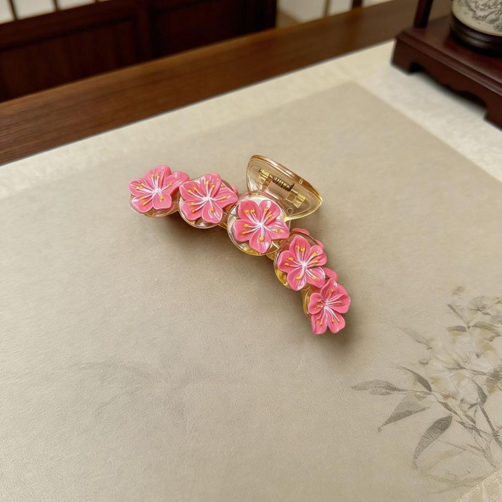 Elegant Floral Claw Hair Clip for Women - Sophisticated Bangs & Side Hair Accessory