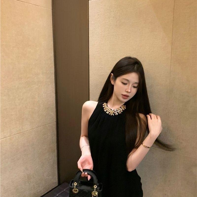 Schwarzes Chiffon Ärmelloses Lockeres Sommeroberteil für Damen mit Diamantenkette Stilvoll und Sexy