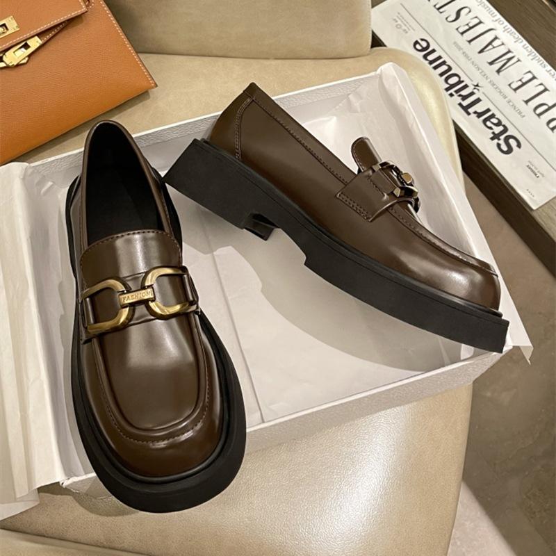 2025 new autumn and winter leather platform loafers women's round head metal buckle British style Shilin small leather shoes