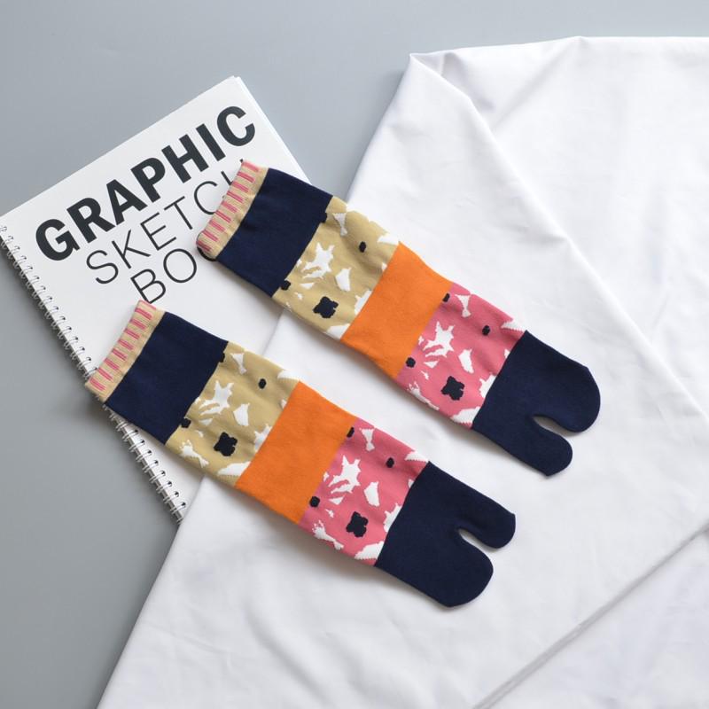 Trendy Japanese Multi-Color Jacquard Floral Tabi Socks - Cute Split-Toe Mid-Calf Design