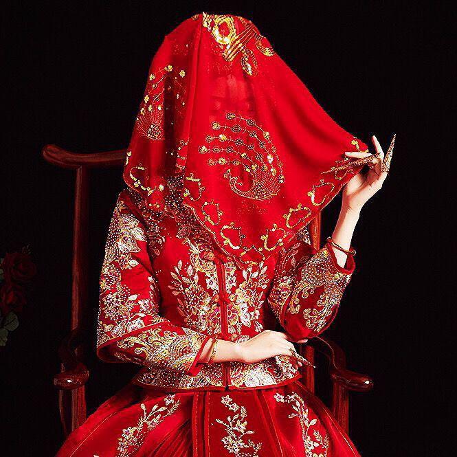 Red Xiuhe Summer Bridal Dress with Semi-Transparent Veil and Head Covering