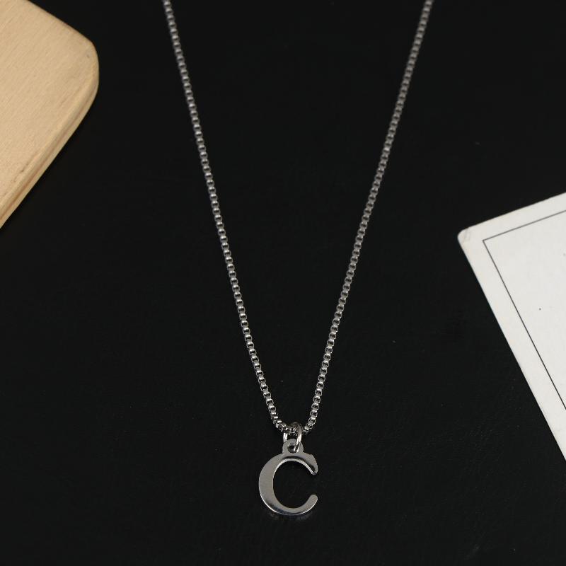 Naszyjniki z wisiorkami z literami A-Z Stal nierdzewna Prosty naszyjnik Stylowy Dla Kobiet Mężczyzn Codzienna biżuteria Prezenty