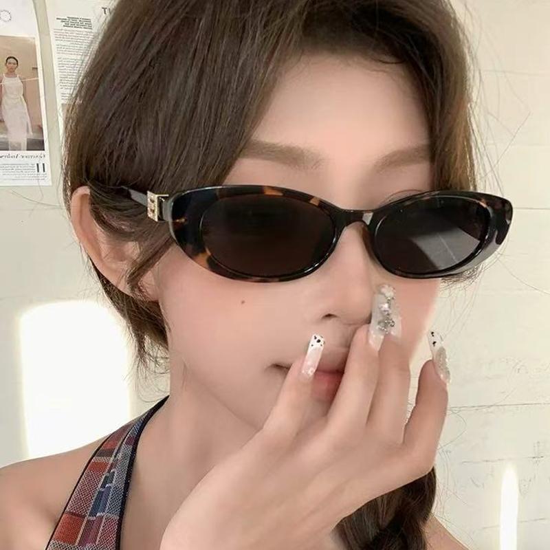 4Pcs Vintage Brand Design Cat Eye Sunglasses Women Men Retro Rivet Decoration Eyewear Small Frame Colorful Sun Glasses Female