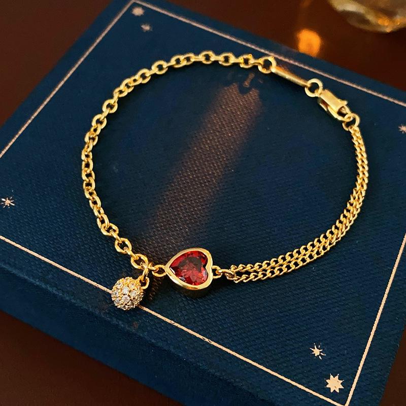 Gold-Plated Zircon Heart Bracelet: Exquisite, Versatile High-End Fashion Jewelry.