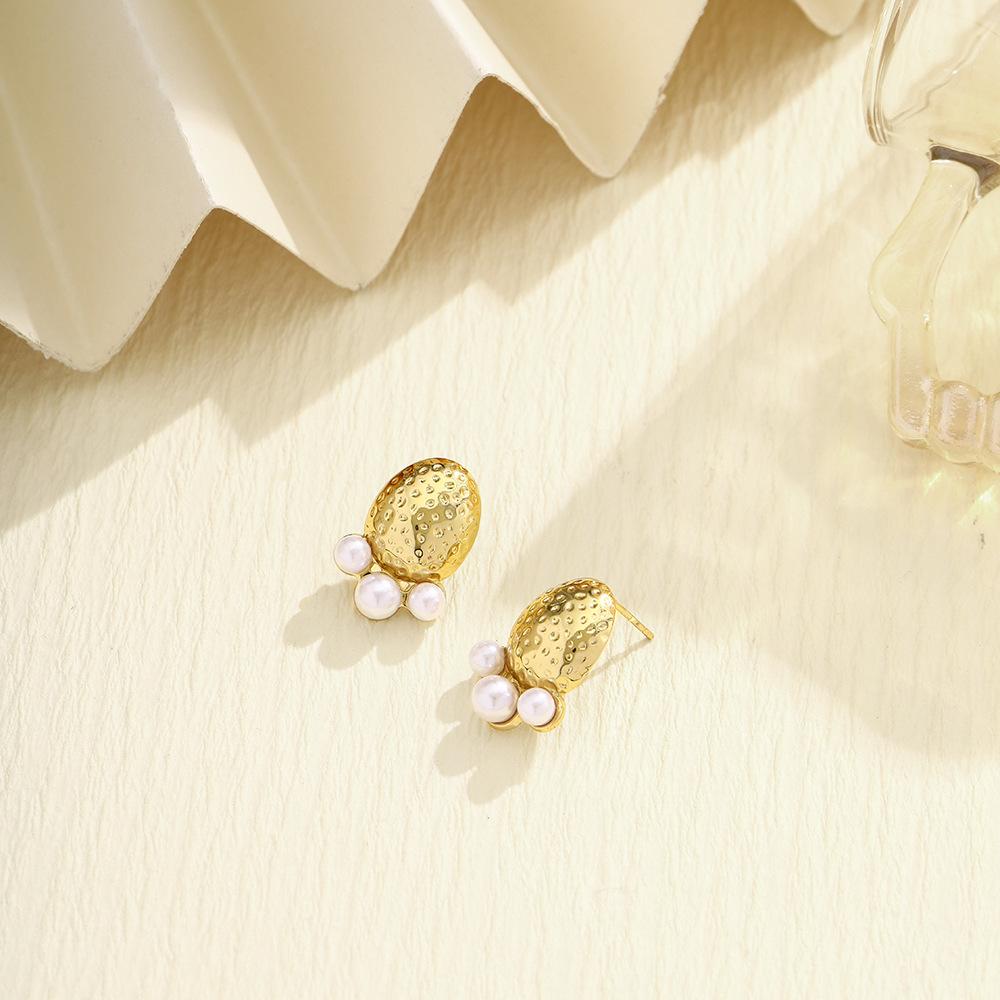 Retro Texture Pearl Earrings Exaggerated Stainless Steel Metal Wind Flower Stud Earrings Temperament Niche Design Earrings