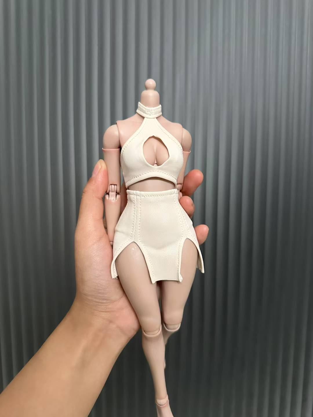 

HAMRETHYPPZ 1/6 Scale Costume for Female Figure, Sexy Leather Suit, Miniskirt, and Revealing Top (Body, Head, and Shoes Not Included), Black