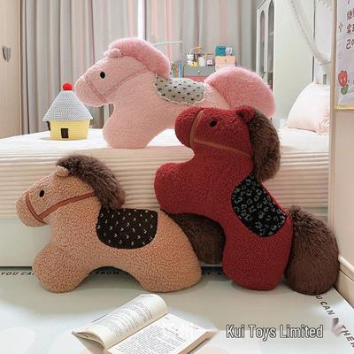 Bebek ve Peluş Oyuncaklar – Çizgi Film Karakterli Yumuşak Oyuncaklar