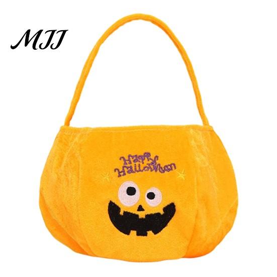 Soft Plush Pumpkin Basket Halloween Candy Bag, Cartoon Velvet Treat Tote for Portable Bucket Kids, Reusable Trick or Handbag, Party Favor