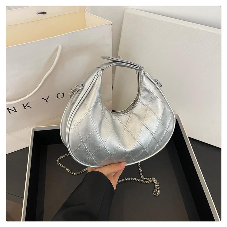 

Сумка-цепочка с вышивкой в виде ромба 2024 года, новая однотонная сумка-мессенджер с замком, модная повседневная сумка через плечо в форме полумесяца серебряный