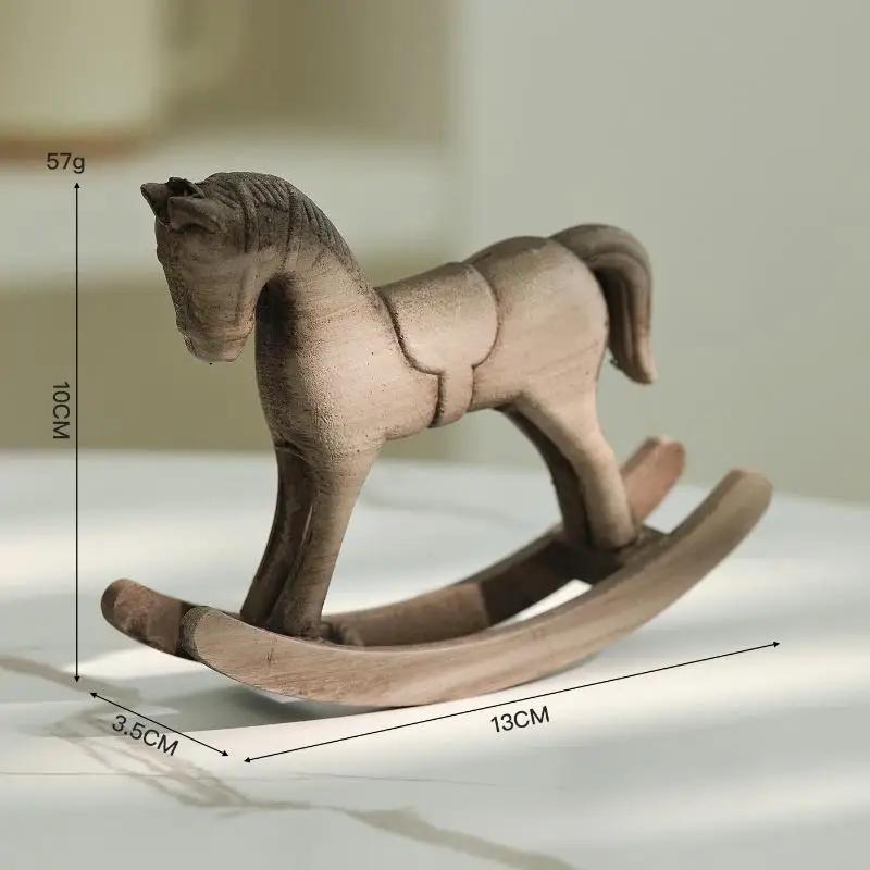 Retro Drewniana Konik na Biegunach Ozdoba Rok Konia Maskotka Dekoracja Biurka Figurka Konia Ręcznie Rzeźbiony Koń Sztuka Równowagi Ozdoba