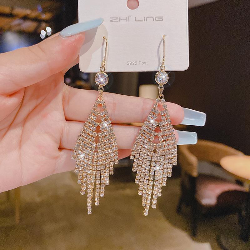 Light luxury high-end sense gold long fringed temperament earrings fashionable atmosphere versatile stud earrings personalized daily earrings