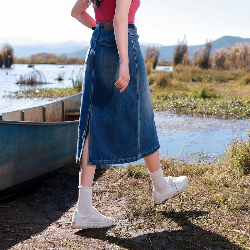 Dámská midi džínová sukně rovného střihu s rozparkem, nadměrná velikost