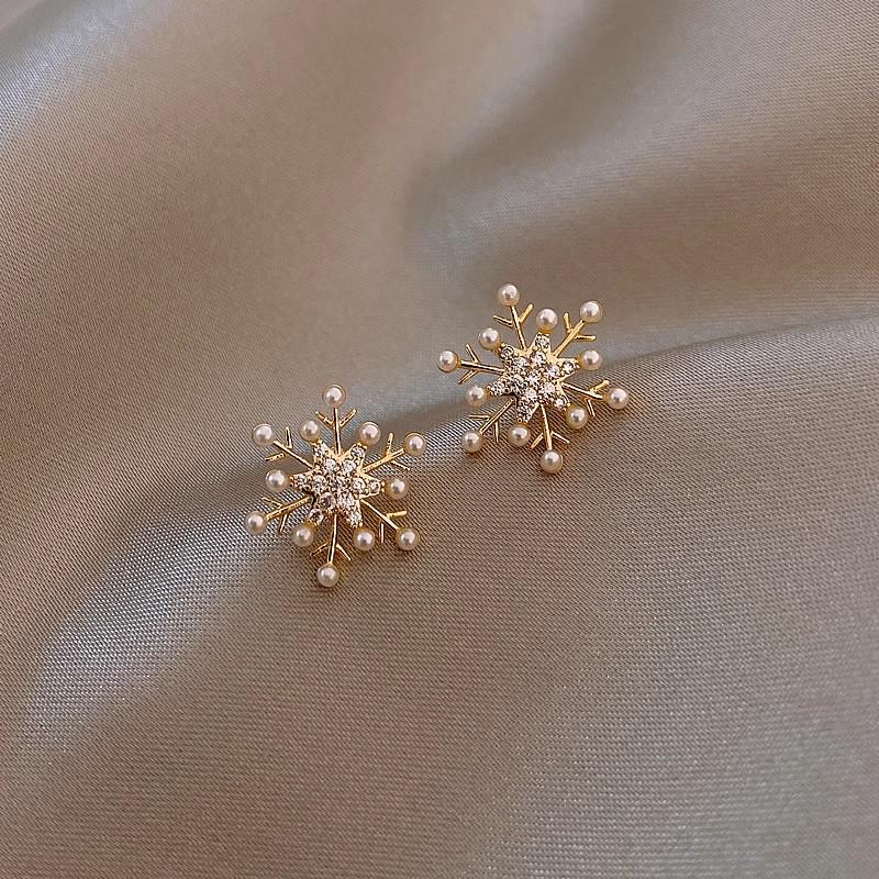 Red Zircon Pearl Snowflake Earrings - Winter Retro Light Luxury Studs