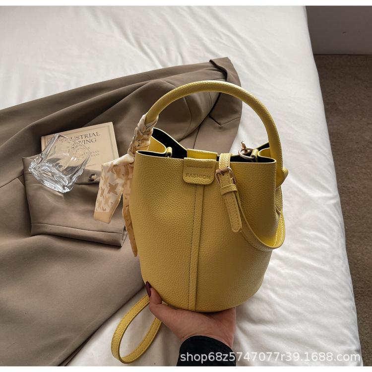 Fashion Handbag 2025 New Summer French Small Fresh Shoulder Messenger Bag Foreign Style Popular Bucket Bag Women's Bag