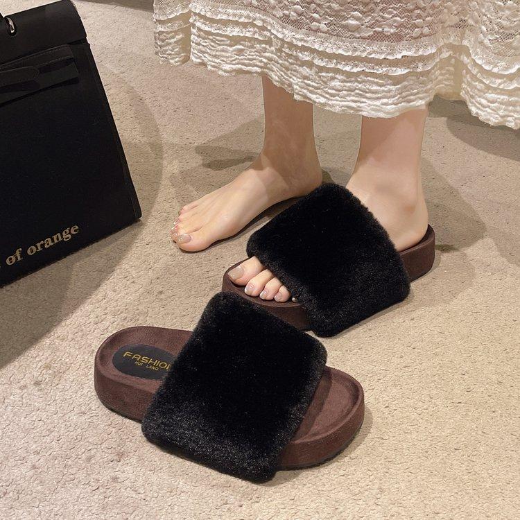 French thick-soled large-size one-word fluffy slippers for women to wear 2025 autumn and winter new fashionable height-increasing thermal slippers