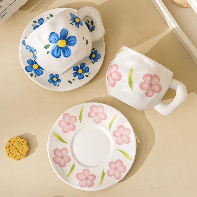 Keramik-Kaffeebecher und Untertassen, handgeformt, handbemalt, unregelmäßige Tassen und Untertassen, hochwertige Frühstückstassen