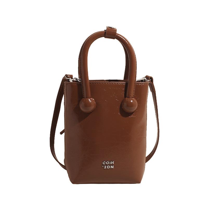 

Korea s popular fashion oil wax leather texture messenger mobile phone bag personality versatile temperament commuter women s handbag коричневий