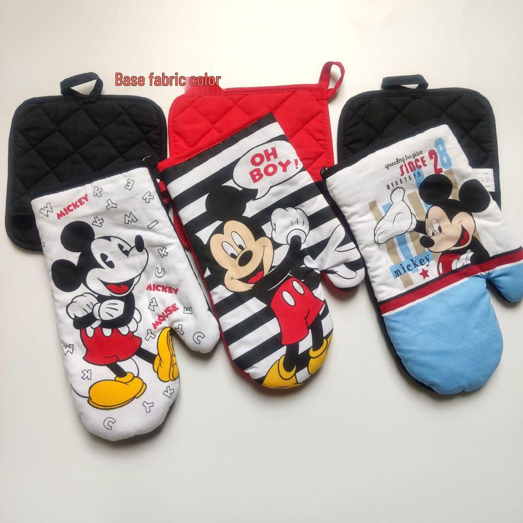 Mickey Mouse Cartoon Heat-Resistant Baking Set: Cute 2-Piece with Gloves & Coaster