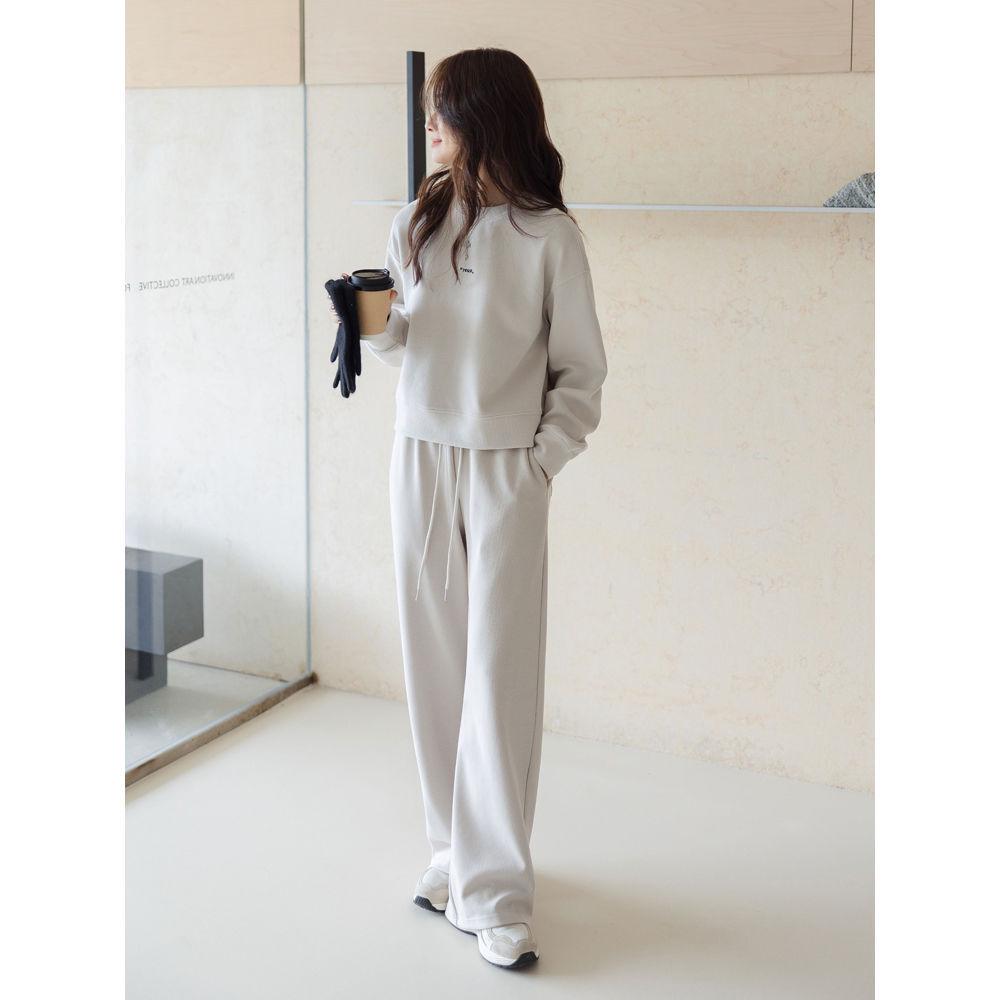 

Women s Casual Cropped Hoodie and Wide-Leg Pants Set - Autumn 2025 Collection S (suggested 80-95 jin) серый/бежевый