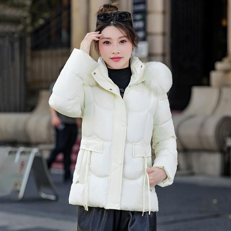 

Женская короткая хлопковая одежда - новинка зимы, приталенная и тонкая, а женская короткая хлопковая одежда - это модная хлопковая одежда. L белый