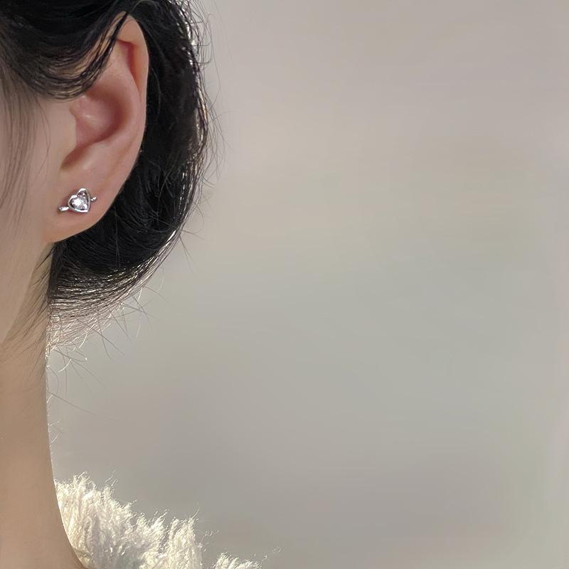 

Посеребренные серьги S925, маленькие серьги в форме сердца из Японии и Южной Кореи, женские простые темпераментные серьги, модные подарки, модные серьги с цирконом для любви