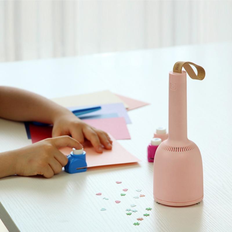 Mini aspirapolvere da tavolo 3 in 1 e levapelucchi per pulire la scrivania, i cavi delle matite e rimuovere i boli di pelo dai vestiti