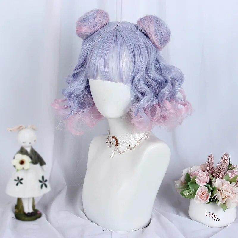 Parrucca Sintetica Corta Ricciola da Donna Harajuku Gradiente Blu Viola Rosa Quotidiana Capelli Lolita Con Due Chignon Per Festa Cosplay