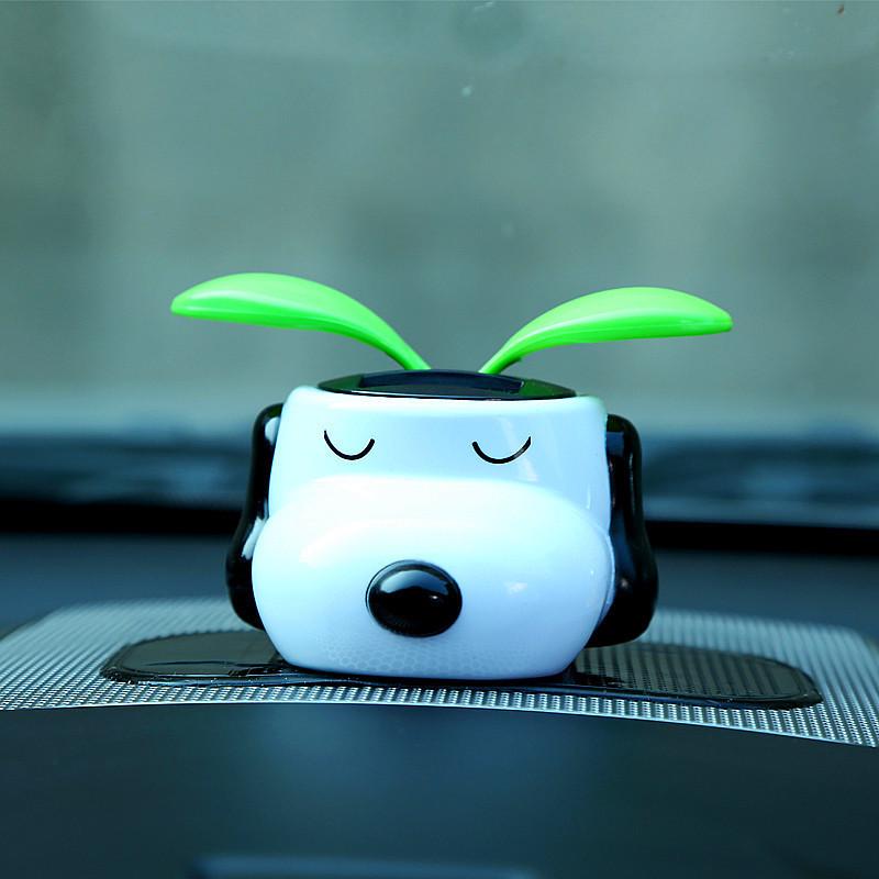 Solar-Powered Cartoon Dog Car Ornament - Cute Shaking Head Decoration