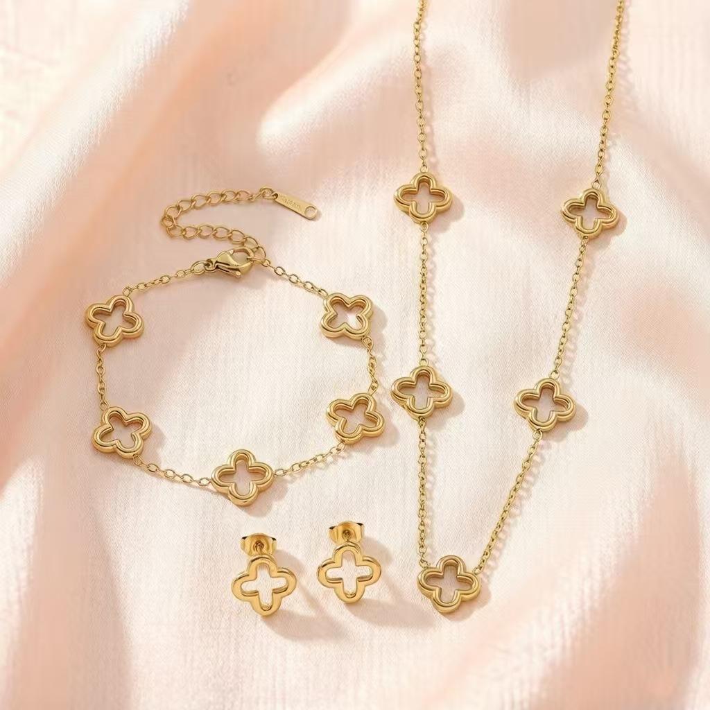 3PCS New Titanium Steel Bracelet, Necklace and Earring Set, 18K Gold Plated Clover Bracelet for Women, Fade-resistant Jewelry, Perfect Gift for Her necklace+bracelet+earring золотой