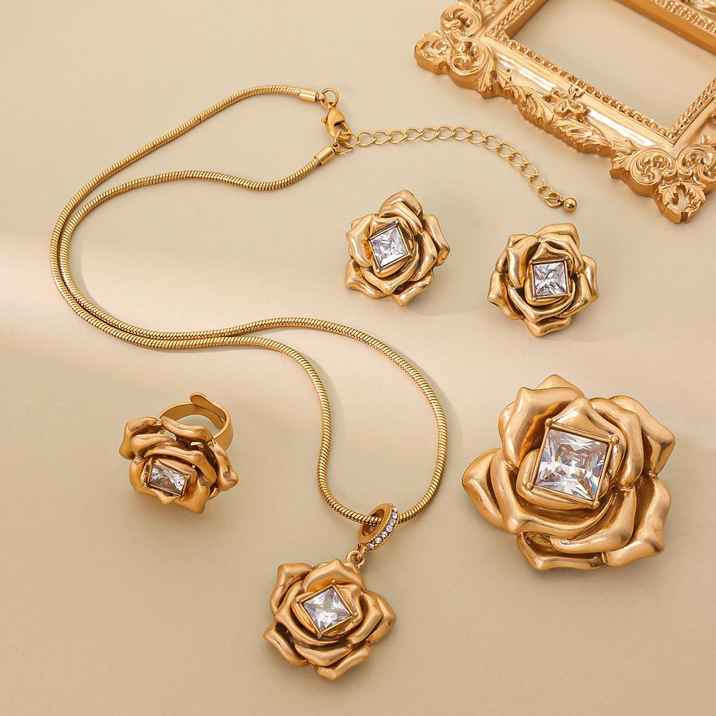 Mittelalterliches Vintage Schmuckset Vintage Rose mit Zirkonia Halskette Brosche Ring Ohrstecker