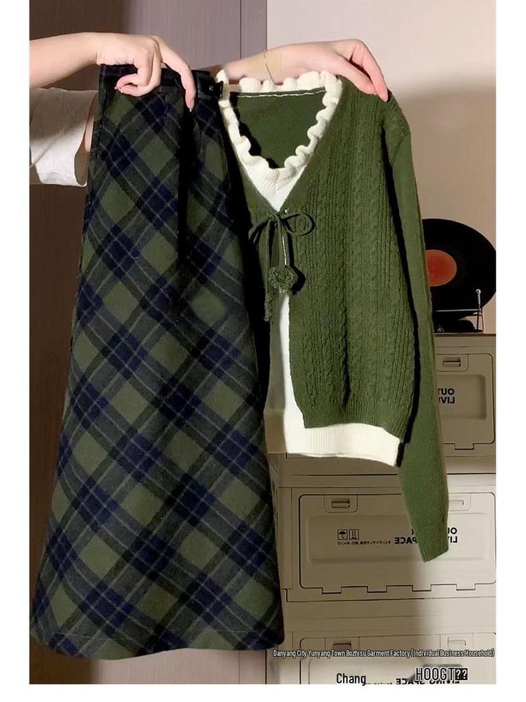 Green Knitted Plaid Sweater Dress - Women's Korean Style Petite Outfit for Spring and Autumn