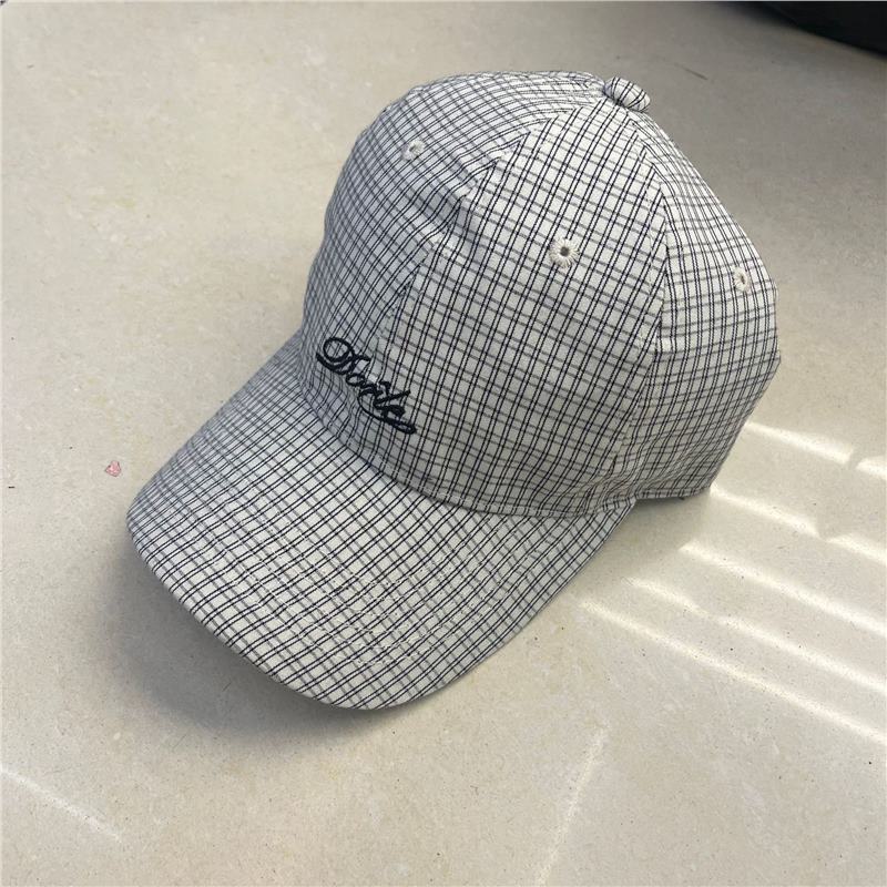 

Spring and summer small fresh plaid embroidery soft top baseball cap women s fashion versatile plaid cap shows small face Adjustable (52-58cm) бежевый