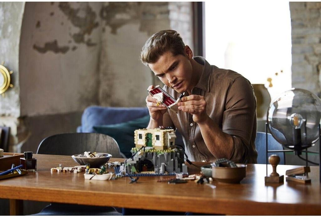 LEGO Ideas – House – Motorized Lighthouse (21335)