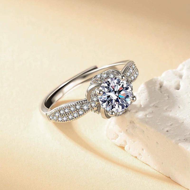 Platinum-Plated Silver Moissanite Starlight Ring for Women - Celebrity Style Wedding Band