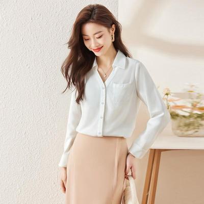 Women's V-Neck Long Sleeve Commuter Blouse