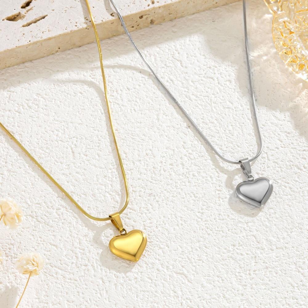 Stainless Steel Love Heart Pendant Necklace For Women Fashion Ladies Gold Color Clavicle Chain High Quality Jewelry Gifts New In