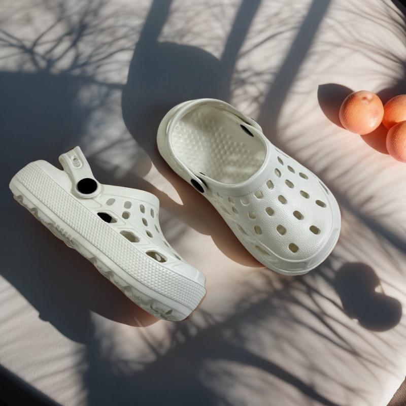 

Adorable Kids Beach Shoes Lightweight Breathable Children Sandals Outdoor Learning Shoes Fashionable Simple EVA Clog Footwear 26-27