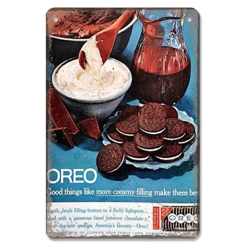 Plaque métallique vintage représentant un gâteau au chocolat, un délicieux dessert, idéale pour une décoration murale rétro de café ou de boulangerie. Affiche décorative pour la maison.