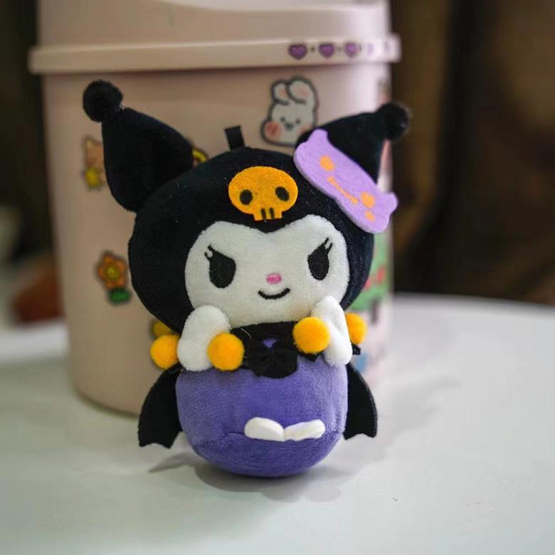 Kuromi Halloween Plüschtier mit Perlenkettenumhang