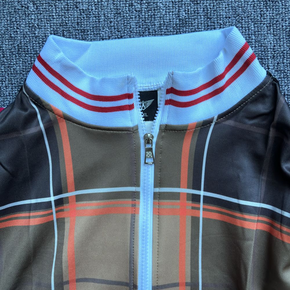 2024 Podzim/Zima Nový módní trend Ležérní set pro muže Evropský a americký Kostkovaný Módní kabát Sportovní kalhoty se zesíleným sametem