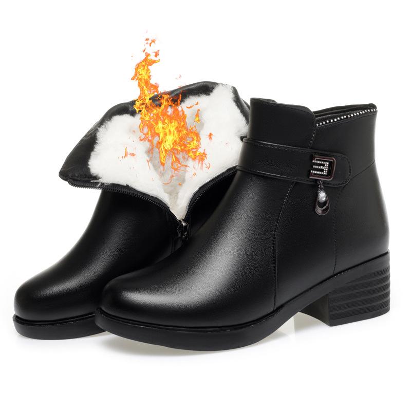 Winter Leather Mother Cotton Shoes Women's New Velvet Thick-soled Cold-proof Warm Middle Heel Wool Leather Shoes Large Size Women's Short Boots