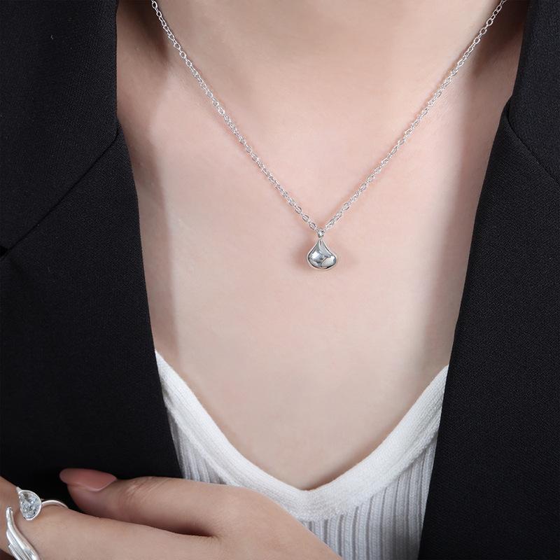 Japan And South Korea Niche Small Water Drop Pendant Necklace Versatile Titanium Steel Necklace Titanium Steel Collarbone Chain Girls Jewelry