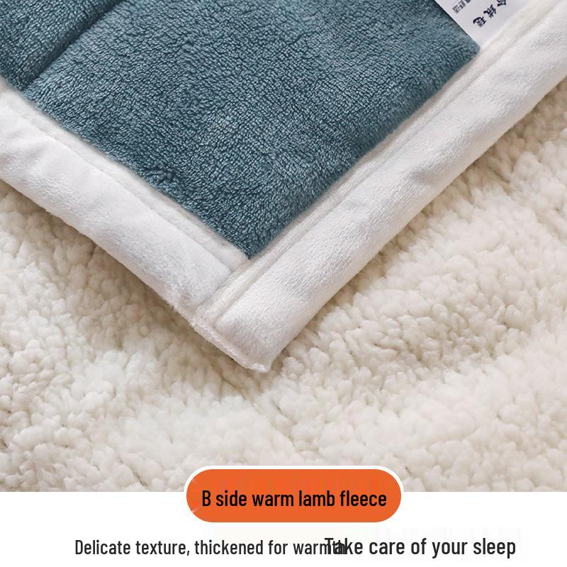 Cozy Three-Layer Flannel and Sherpa Blanket for Autumn and Winter