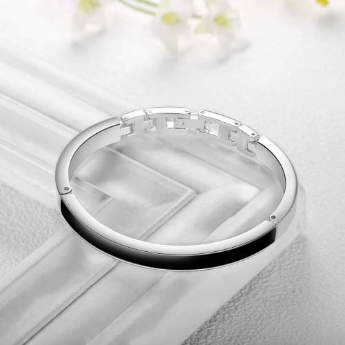 Simple and cute 4-piece women's watch and bangle set with analog display, waterproof, popular, stylish silver watch, perfect as a gift for birthdays,