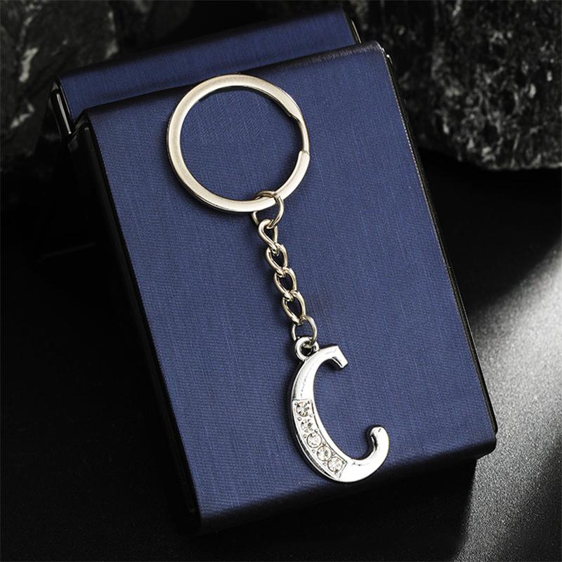 Porte-clés Mode Alphabet A-Z Charms Lettre Tendance Créatif Porte-clés 26 Initiales Pendentif Accessoires de Décoration de Sac à Dos Cadeau