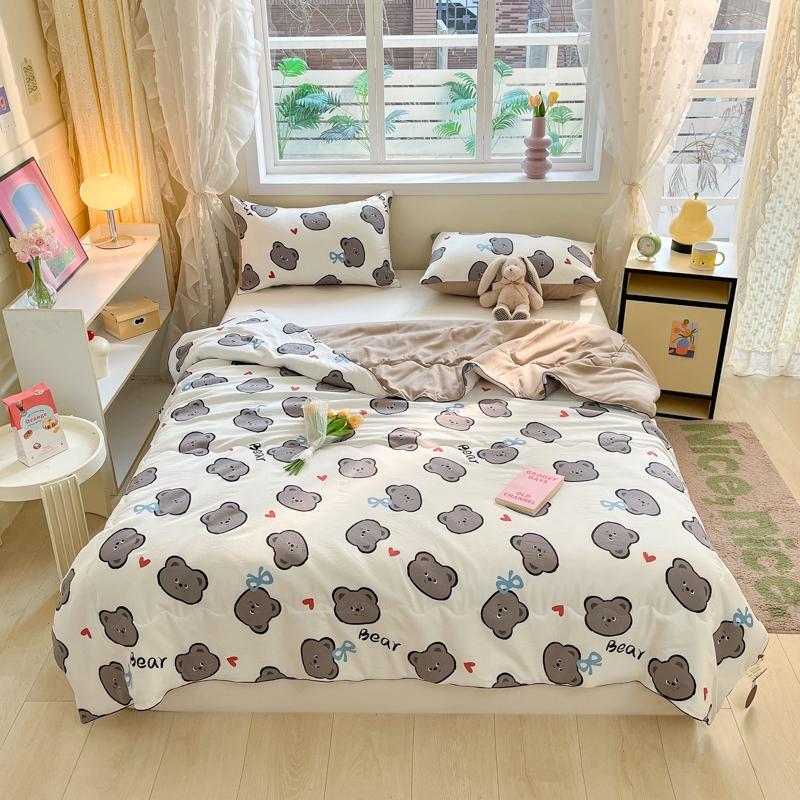 Cute Donut Pattern Summer Quilt Cartoon Style Skin-Friendly Breathable Thin Blanket Air Conditioning Quilts for Kids Teens Boys