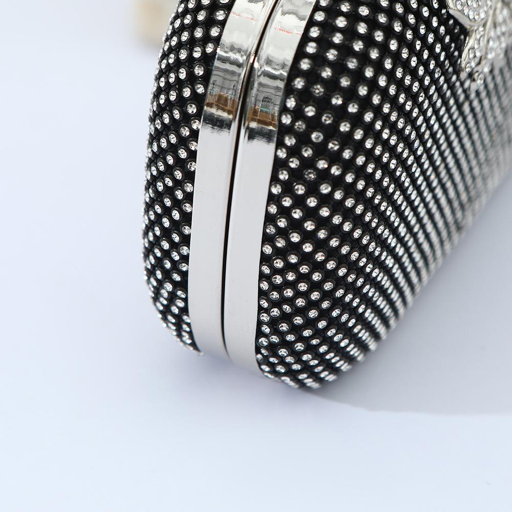 Women's Versatile Large-Capacity Handbag with Inlaid Diamond Leaf Chain